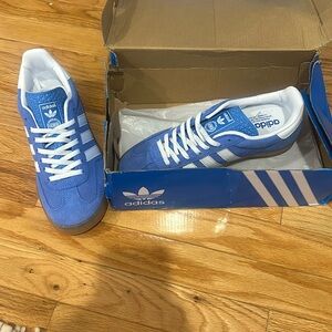 New adidas men’s/women’s gazelle in blue fusion gum